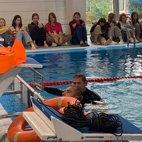 Спасатели АСФ регионального РОССОЮЗСПАСа рассказали детям в спортивном центре «Олимп» о правилах поведения на воде